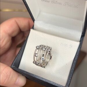 🔥Silver Ring with Crystal Accents SIZE 9